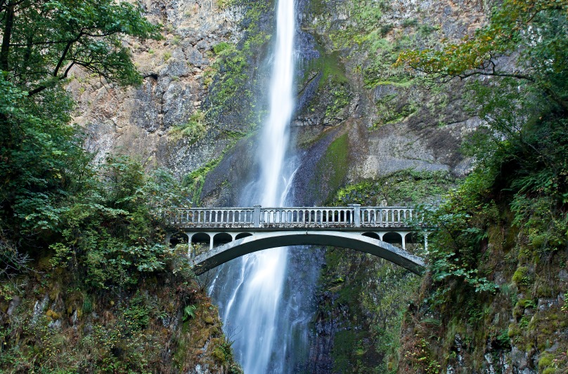 multnomah-falls-bridge_fJk14wd_